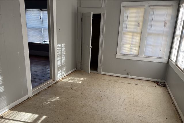 701 S Clements Street, Gainesville, TX 76240