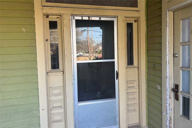 701 S Clements Street, Gainesville, TX 76240