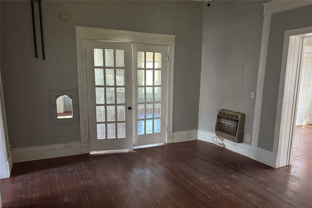 701 S Clements Street, Gainesville, TX 76240