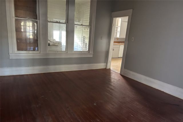 701 S Clements Street, Gainesville, TX 76240