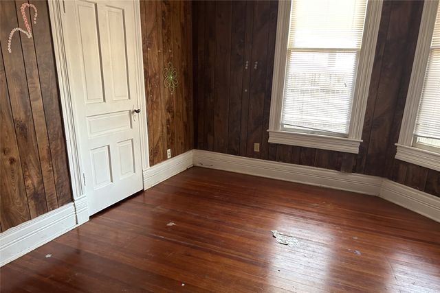 701 S Clements Street, Gainesville, TX 76240