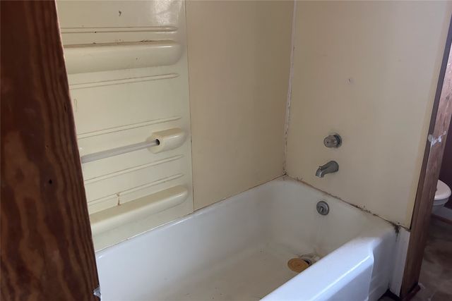 701 S Clements Street, Gainesville, TX 76240