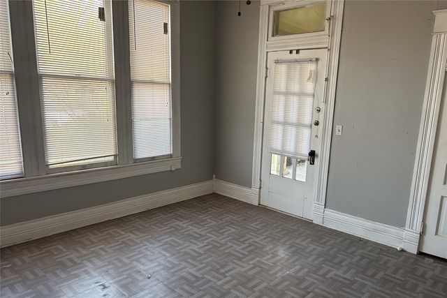 701 S Clements Street, Gainesville, TX 76240
