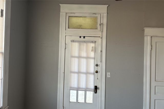701 S Clements Street, Gainesville, TX 76240