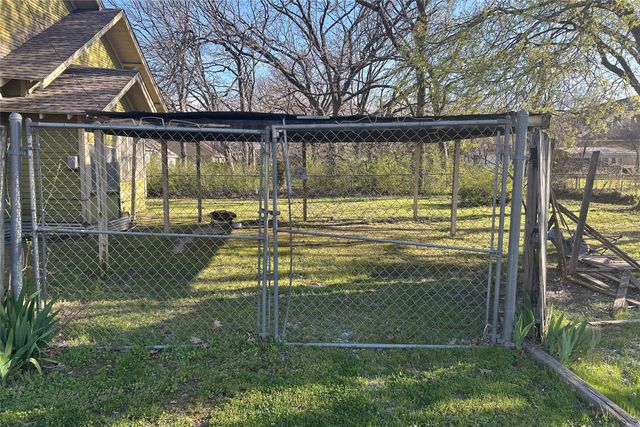 701 S Clements Street, Gainesville, TX 76240