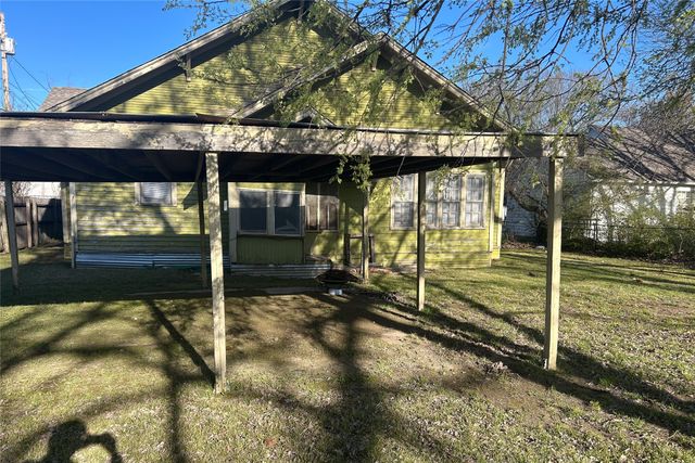 701 S Clements Street, Gainesville, TX 76240