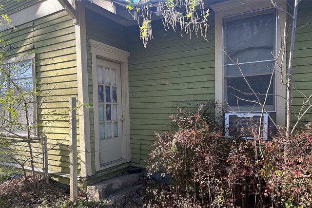 701 S Clements Street, Gainesville, TX 76240