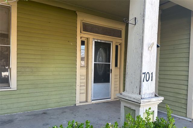 701 S Clements Street, Gainesville, TX 76240