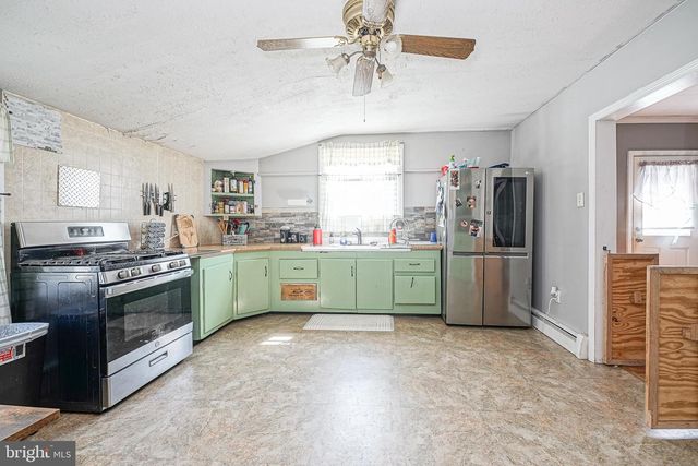 122 N REPAUNO AVE, Gibbstown, NJ 08027