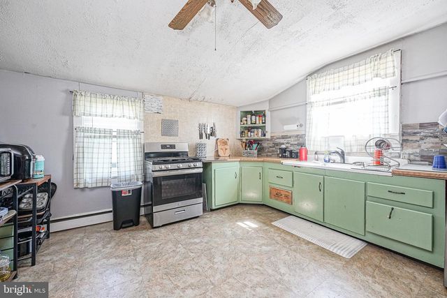 122 N REPAUNO AVE, Gibbstown, NJ 08027