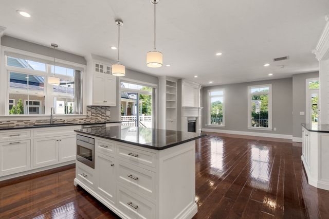 13 Boydes Xing, Norfolk, MA 02056