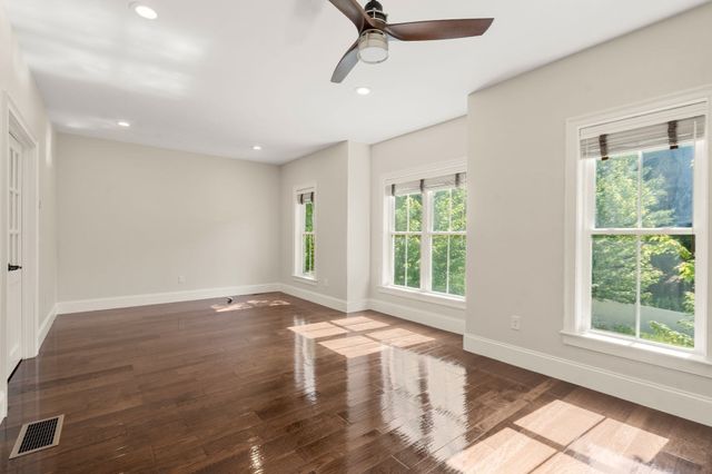 13 Boydes Xing, Norfolk, MA 02056