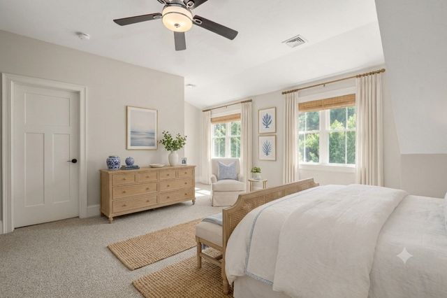 13 Boydes Xing, Norfolk, MA 02056