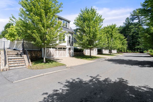 13 Boydes Xing, Norfolk, MA 02056