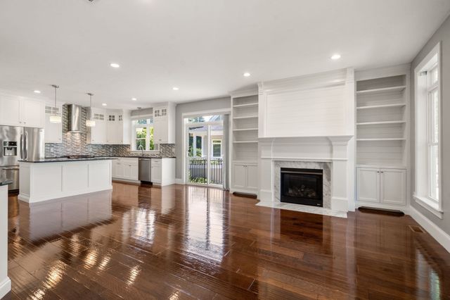 13 Boydes Xing, Norfolk, MA 02056