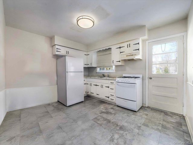 61 Rolling Ridge Road, New City, NY 10956