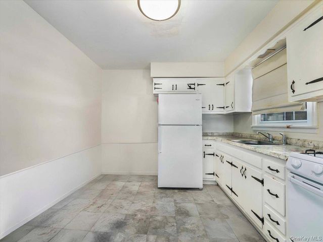 61 Rolling Ridge Road, New City, NY 10956