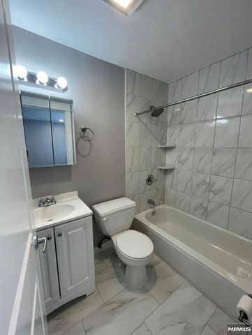 256 Coolidge Avenue B, Fort Lee, NJ 07024