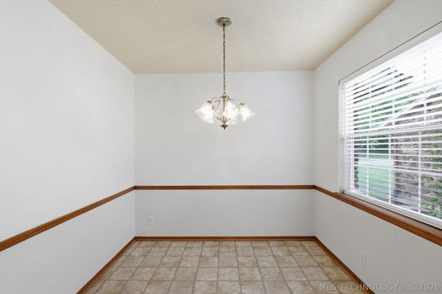 3207 S Skylane Drive, Sand Springs, OK 74063