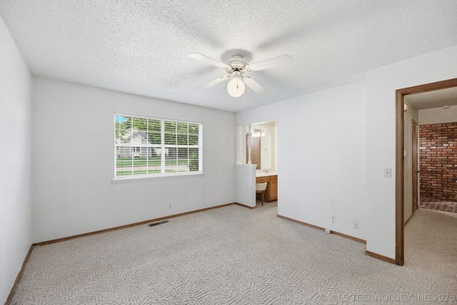 3207 S Skylane Drive, Sand Springs, OK 74063