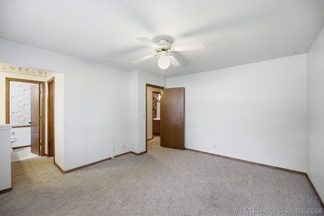 3207 S Skylane Drive, Sand Springs, OK 74063