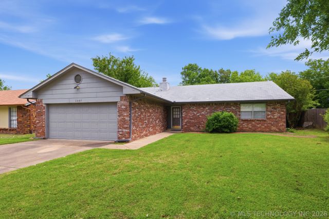 3207 S Skylane Drive, Sand Springs, OK 74063