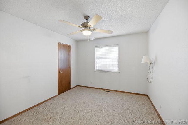 3207 S Skylane Drive, Sand Springs, OK 74063