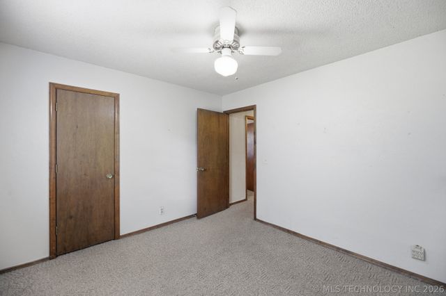 3207 S Skylane Drive, Sand Springs, OK 74063