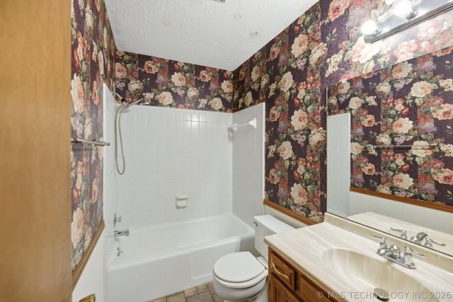3207 S Skylane Drive, Sand Springs, OK 74063