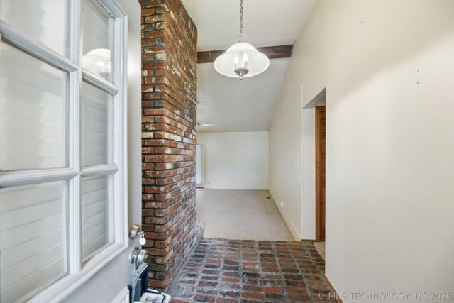 3207 S Skylane Drive, Sand Springs, OK 74063