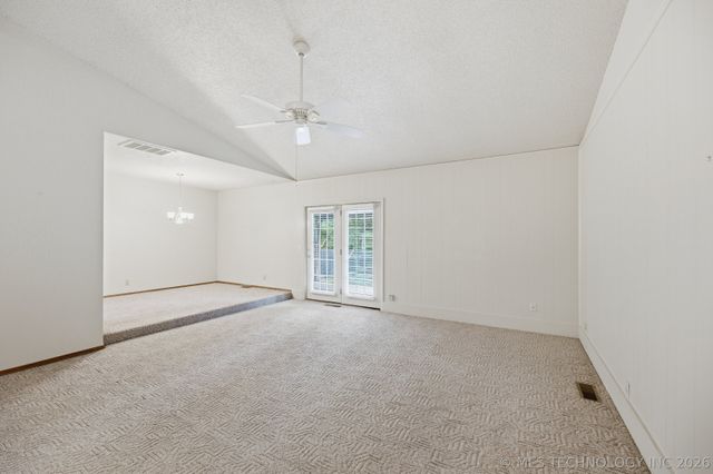 3207 S Skylane Drive, Sand Springs, OK 74063