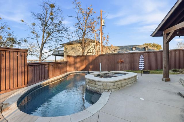 6 Horseshoe Drive, Highland Village, TX 75077