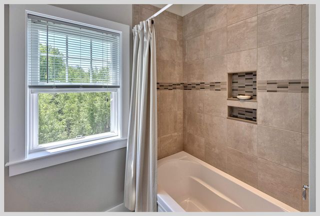61 Ledgeside Lane, Plymouth, NH 03264