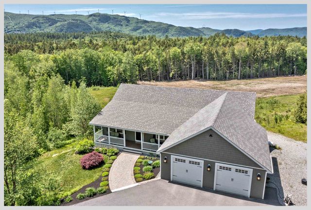 61 Ledgeside Lane, Plymouth, NH 03264