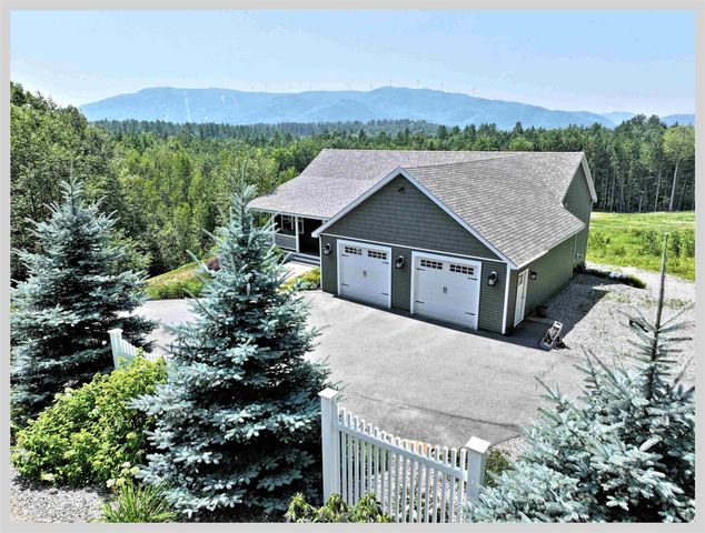 61 Ledgeside Lane, Plymouth, NH 03264