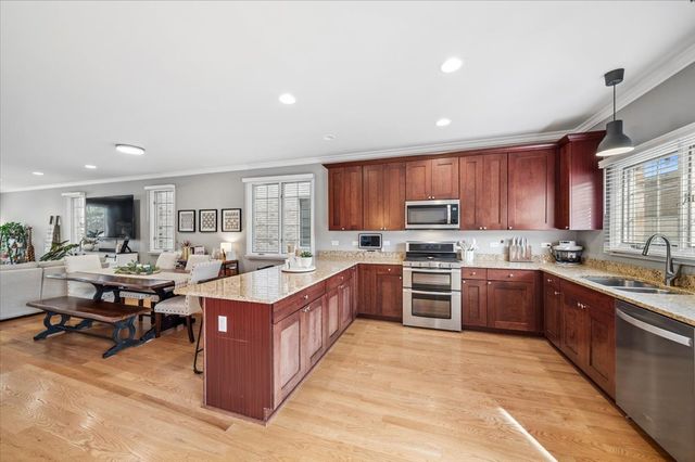 6829 W 64th Place, Chicago, IL 60638