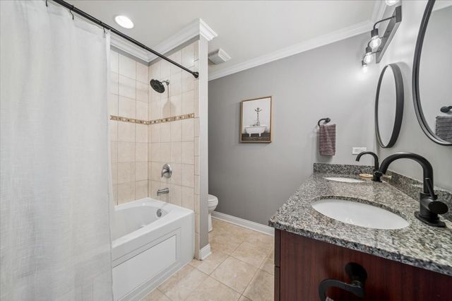 6829 W 64th Place, Chicago, IL 60638