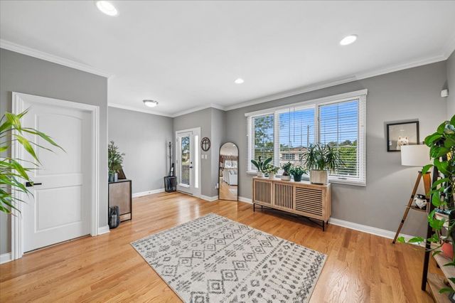 6829 W 64th Place, Chicago, IL 60638