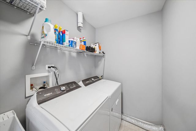 6829 W 64th Place, Chicago, IL 60638