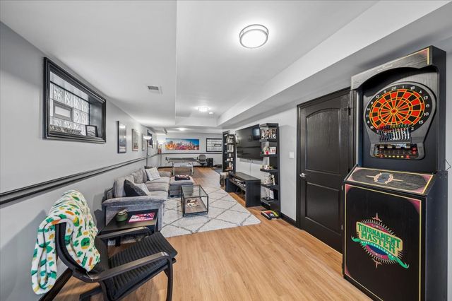 6829 W 64th Place, Chicago, IL 60638
