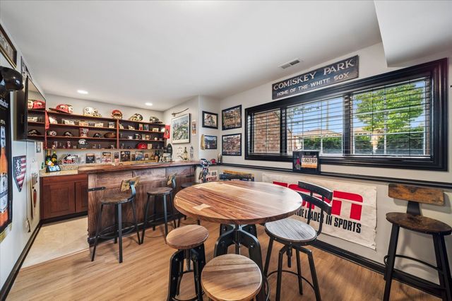 6829 W 64th Place, Chicago, IL 60638