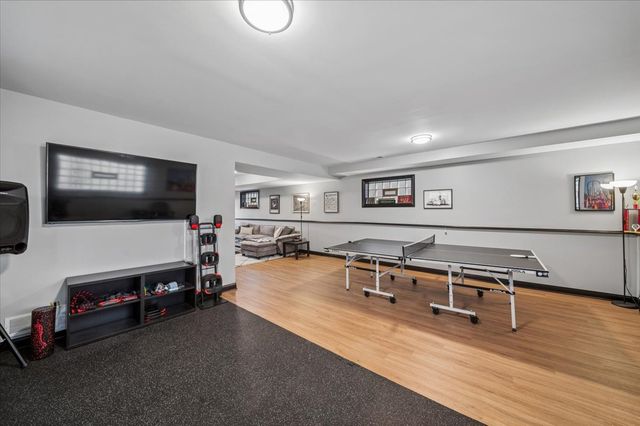 6829 W 64th Place, Chicago, IL 60638