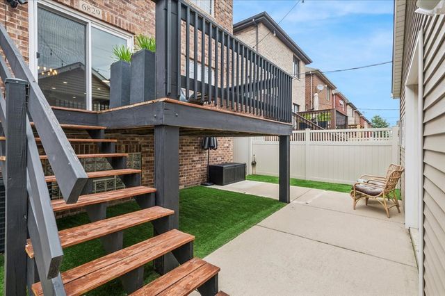 6829 W 64th Place, Chicago, IL 60638