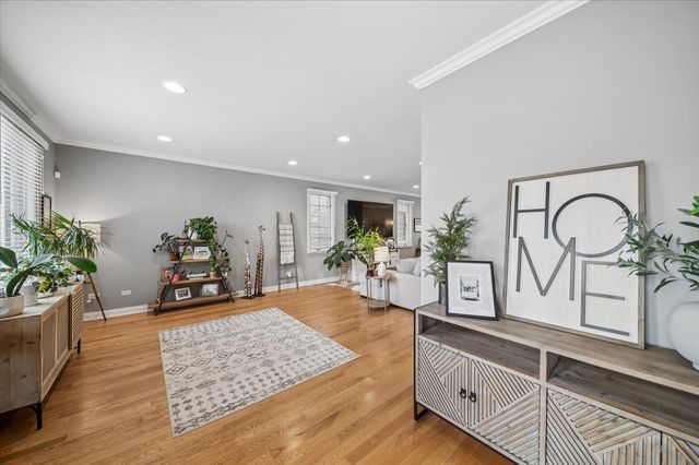6829 W 64th Place, Chicago, IL 60638