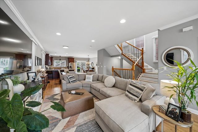 6829 W 64th Place, Chicago, IL 60638