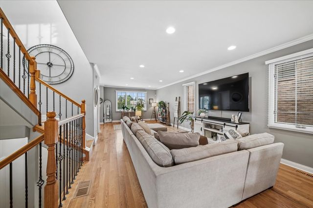 6829 W 64th Place, Chicago, IL 60638