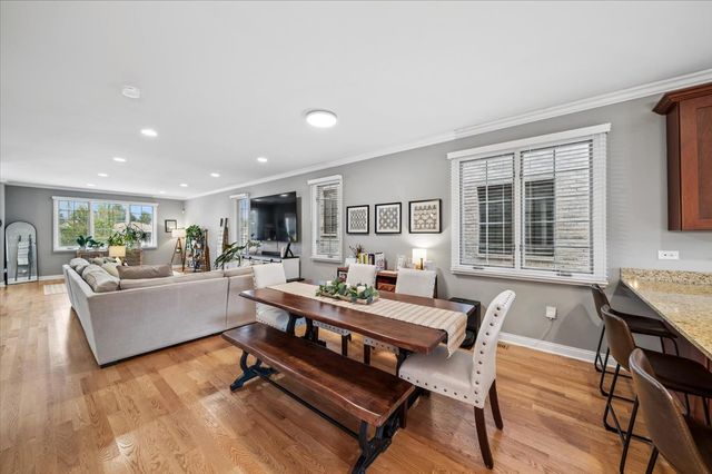 6829 W 64th Place, Chicago, IL 60638