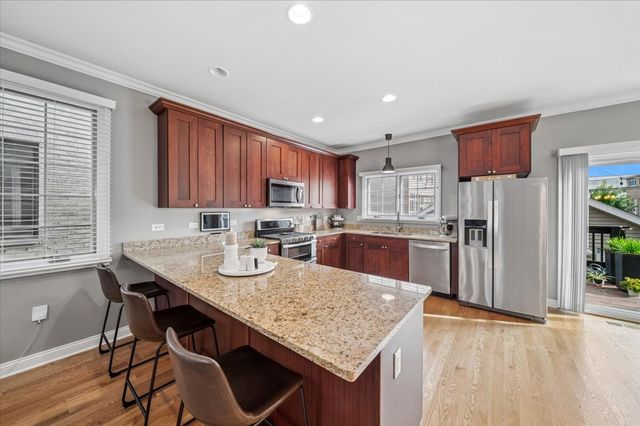 6829 W 64th Place, Chicago, IL 60638