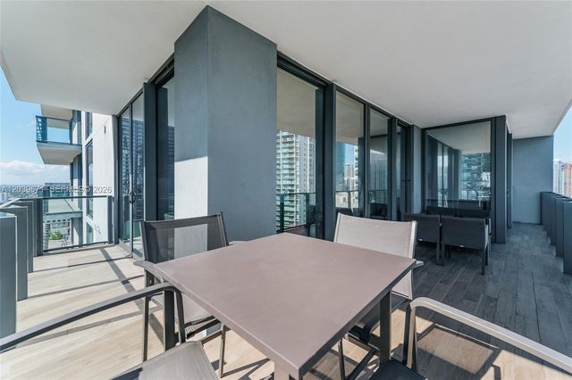 68 SE 6th St 2601, Miami, FL 33131