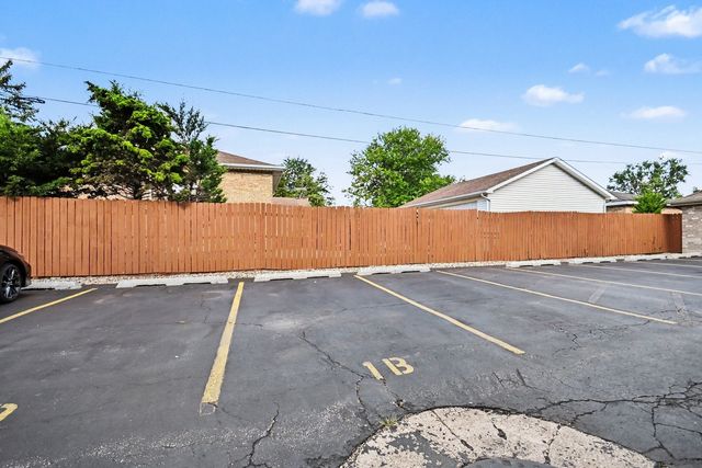 8650 Laporte Avenue 1B, Burbank, IL 60459